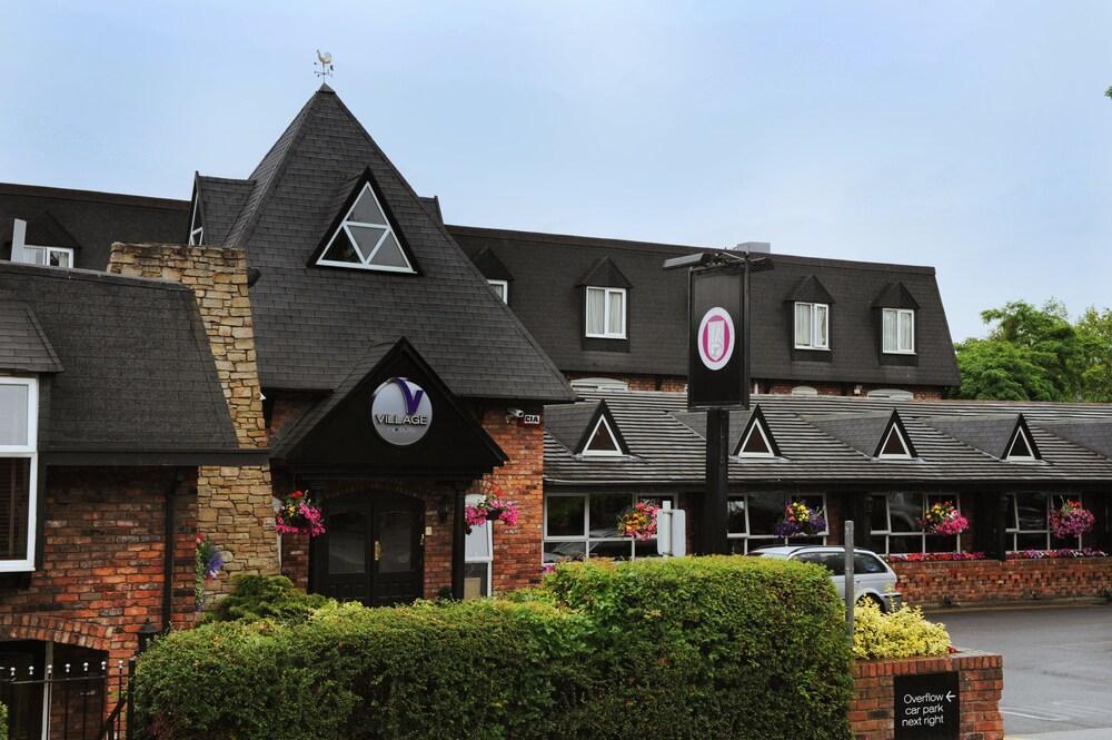 Village Hotel Manchester Hyde Exterior photo