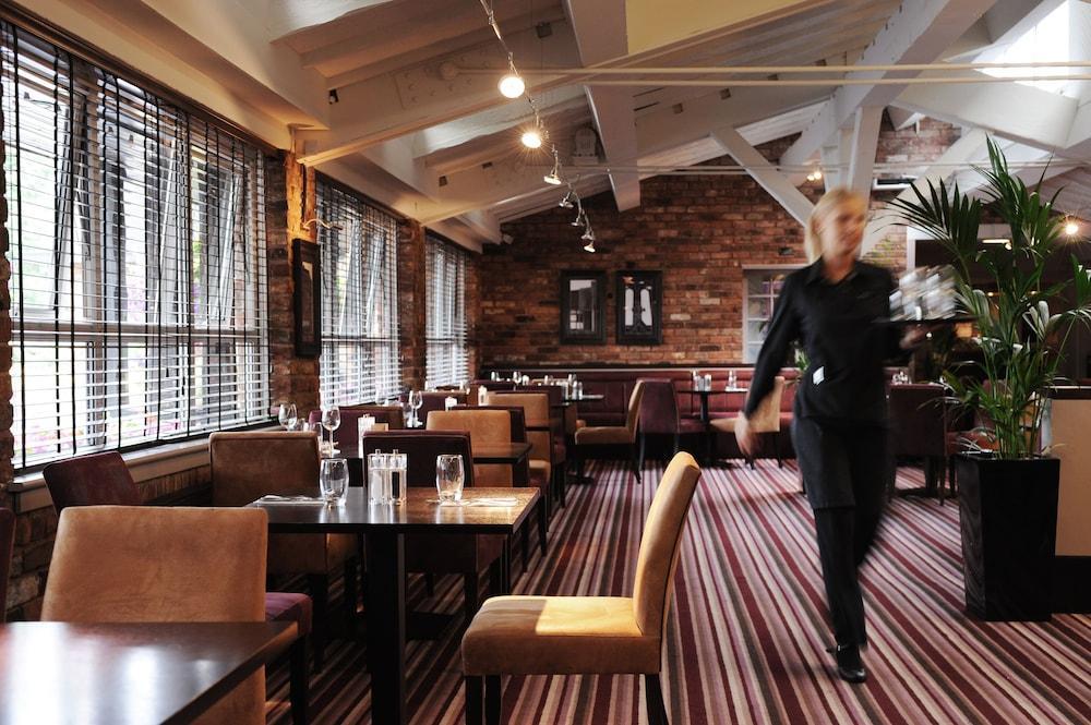 Village Hotel Manchester Hyde Exterior photo