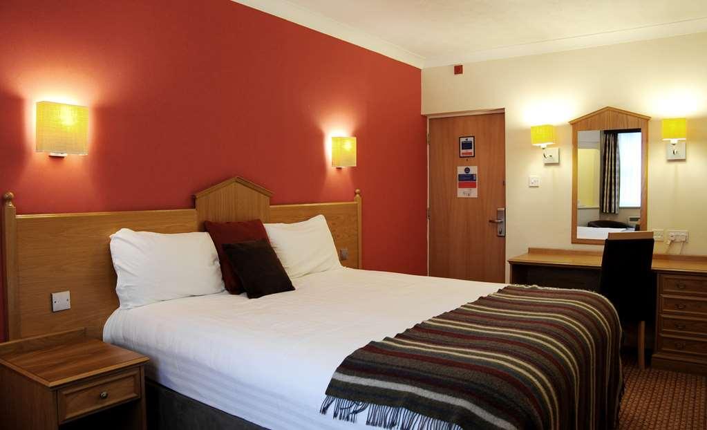 Village Hotel Manchester Hyde Room photo