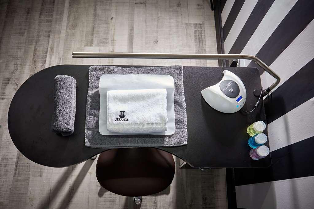 Village Hotel Manchester Hyde Facilities photo