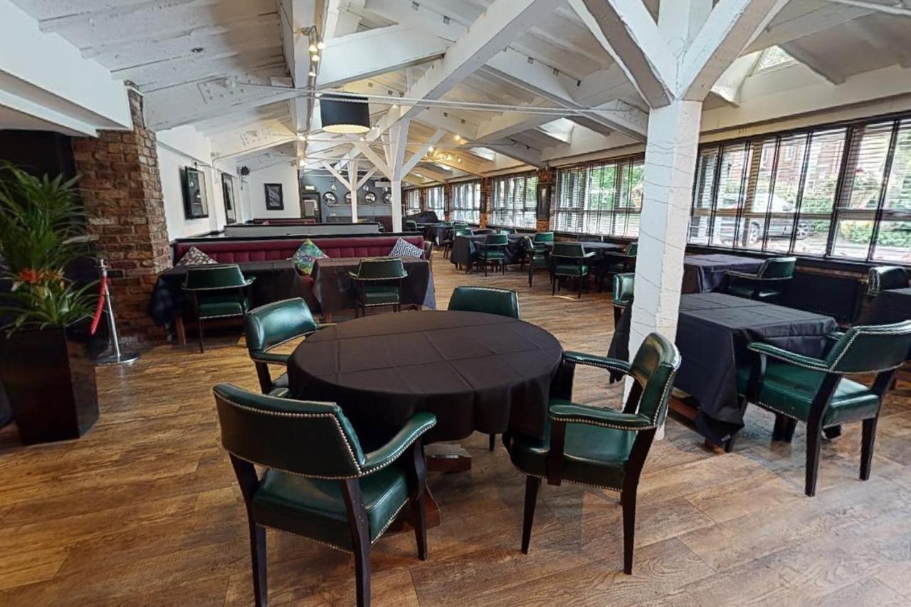 Village Hotel Manchester Hyde Exterior photo