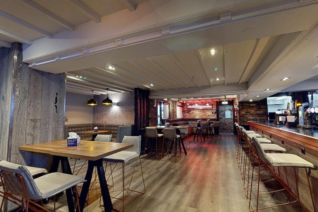 Village Hotel Manchester Hyde Exterior photo