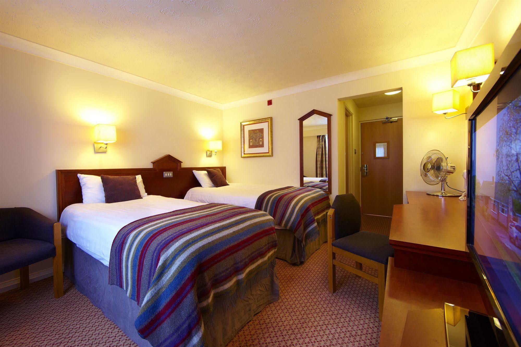 Village Hotel Manchester Hyde Exterior photo